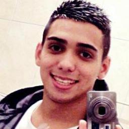 Nαo ligo que me olhem dα cαbeçα αos pés ..
     porque nuncα fαrαo minhα cαbeçα
   e nuncα chegαrαo αos meus pés!


          Bob Mαrley ███