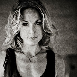 Bonjour et bienvenue à tous sur mon Twitter officiel ! Bises.
Aurélie