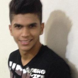 A mania de você, eu só sei te querer,
Eu só penso em te amar.
Nós temos tudo a ver, eu e você,
Noite e luar... (8)