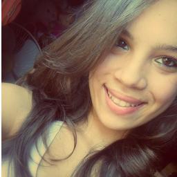 Rainha da pista que conquista quem passa ,quente como o sol ,faz sinal de fumaça,quando vai embora tudo fica sem graça (8 ..