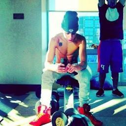 buena onda divertida..disfrutando mii vida a full..jaj..belieber x siiempre! amo a los teen angels..imposible olvidarlos..