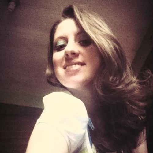 Entusiasta, soñadora, desesperada por las cosas que me gustan, TAE, sushi vino 🍷 y buena música pura vida, in love with @danianzueto, tauro, amo los lirios 🌺