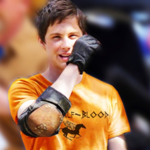 D3US3S's profile picture. QU3M D1SS3 QU3 S3M1 D3U5 N40 P0D3 S3R V1D4 L0K4 ? Comendo cupcakes azuis desde 01/09/12