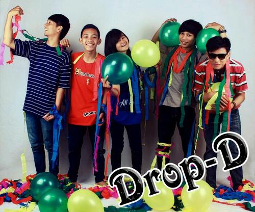 Genre: Pop Alternative 
Vocal: @WindiTude
Bass: @giandinsurgent 
Keybord: Josh 
CP: 085753434446 / 24C7445B / @MSeptian19