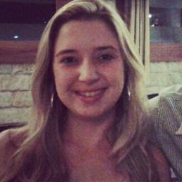Eu gosto de gente que se importa,gente que sorri,gente que sabe pedir desculpas,que abraça nem que seja só com o olhar.