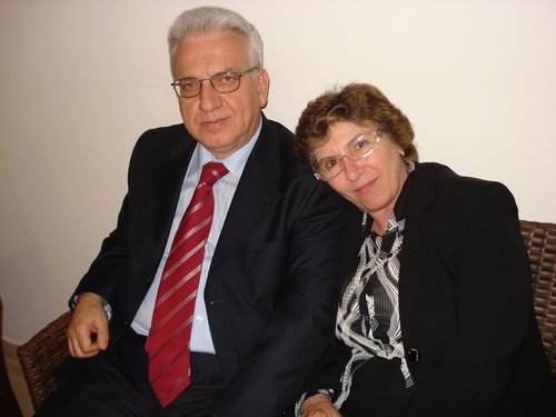 Sono un sociologo non accademico. Lavoro in un Comune. Sono uno studioso di Cesare Lombroso, del paradigma indiziario e del familismo amorale.