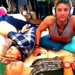 Only a Brazilian fan is capable of anything for a smile from his idol.  @EmblemThree @Onedirection.  Since 07/12/12