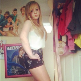 Old account follow @chloetomlinsonT thankyou ❤