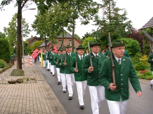 Schutters Netterden is onderdeel van de Schutterij binnen het St. Walburgis Gilde Netterden. @Walburgisgilde. http://t.co/64KAcOQX