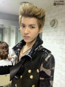 Leader EXO M Wu Yi Fan RP: sesuatu itu akan terasa sangat berharga setelah kau kehilangannya :) saranghae Kiani ( @sulli_swan ) i'm gonna miss u :*