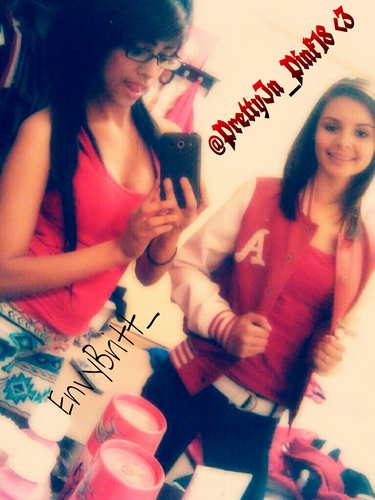 16.HHS.Beautiful,& Crazy! ♡ My best friend! Click le follow button -@Jazminee_Babee [:
