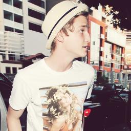 Primera cuenta de Cody Simpson en Campeche, México. @CodySimpson followed 08/31/2012.
