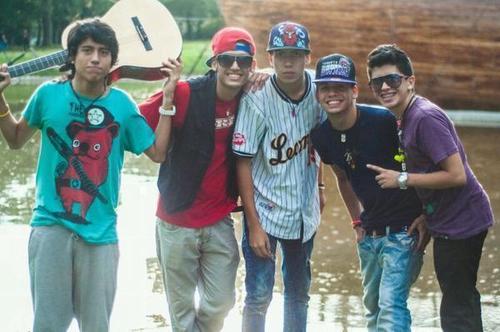 Club Official Fans De colombia...♪ Koonze Family rompiendo las barreras♪ Vacilala♪ Esto es colomboVenezuela Perrito.