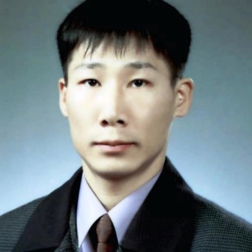 현 대한국당 수석대표  현 신미래재단장학회장을 맡고있으며 직접민주정치강화회의체인 대한민국국민회의를 이끌며,  제3의 건국을 위한 추진대책단 수석단장임. 초첨단강국 청념한 나라 공정한 사회 행복한 국민을 위한 2040의 강력한 새정치 개혁을 기반으로 더 좋은 세대를 열어갈 것이다.