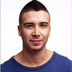 #JerseyShore mejor amigo de @DJPaulyDEsp Italo-americano de Staten Island, New York, “Guido”@Mtv !Bailar con el puño en alto  [ ) ]