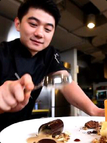 arnoldpornomo's profile picture. 