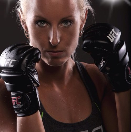 Personal trainer, lecturer, Les Mills instructor, mum of 2 and aspiring sports model. :)