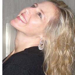 ESQUECER O PASSADO E VIVER SEMPRE O PRESENTE, FAZ CADA DIA VALER REALMENTE A PENA.