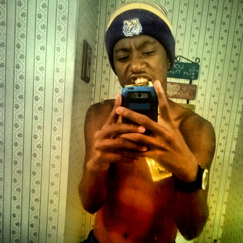 *yea nigga its wan yeen know ? so stop lurking nd follow me bxtch !