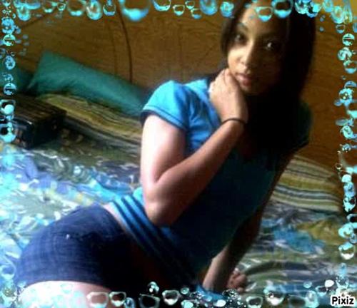 I'm outgoing,I luv chocolates...meeting new people,listening to music.......BBM 263A70CE