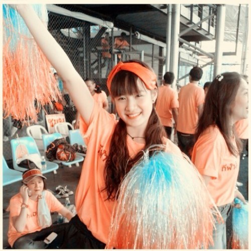 ออมสิน จากซิทคอมลูกพี่ลูกน้อง ;) ออมเป็นลูกสาวของคุณพ่อตั้มกับคุณแม่ธัญลดา เป็นน้องสาวของพี่กระหังตูดปอดและพี่กาคาบถ่าน ;P ♥เกาหลี #ฝากลูกพี่ลูกน้องด้วยนะคะ ;D
