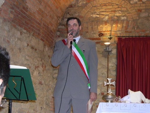 Un italiano che, dopo essere stato orgoglioso di esserlo, ora se ne vergogna e che vorrebbe... vergognarsene di meno facendo qualcosa per i propri figli.