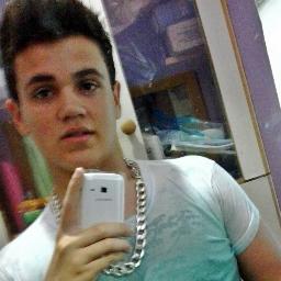 Touriano, feio,chato, e de bem com a vida , https://t.co/VMtgE7h7 Se nao me conhece nao adc no face ,pq eu n act ; )
