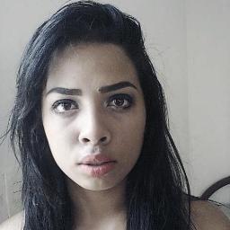 Quem se descreve se limita.