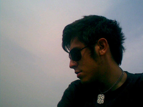:D no hay nada mejor q vivir la vida acompañado d una wna sonrisa!amante del arte en la piel..