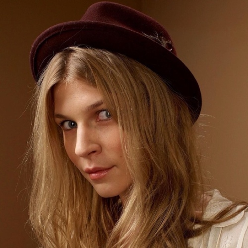 LilZoZo9's profile picture. I Live for music and dream of becoming a DJ. [OUaT Role Play]