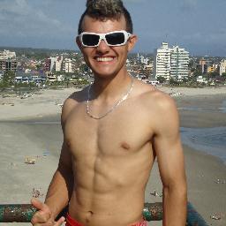 ...♪♪É só os menino bom que trabalha e faz um som♪,Pode pá que não dá outra, é nóis..♪