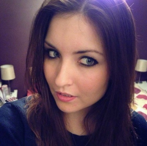 rebrecker_'s profile picture. I’m no longer the Ice-cube Intimidator; I've self-demoted to something less cool, like a 30-something-year-old lady with an addiction to mayo.