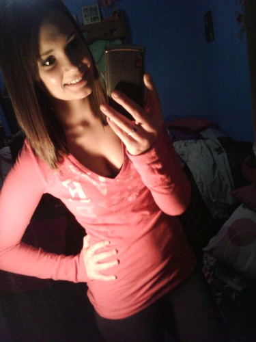 Hey! im Jorden and I'm a girl from a small town called Spokane! Tweet it up yall (: