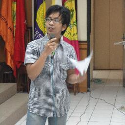 hidup adalah soal pilihan..
dan ga ada satu orngpun di dunia ini yang bisa maksa elo buat memilih..
silahkan memilih menurut hati masing2 tanpa ada paksaan..