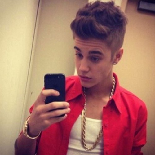 im victoria im 14 and i live in canada ontario and im a belieber forever :) and im a proud canadien