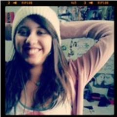J'ai la blonde attitude,ok ? j'squate chez @PrettyYass . j'embrasse @Janice_1D, marié a @dilawsaidi et si ça ne te plait pas tant pis #Peace ! ♀♂ ♥