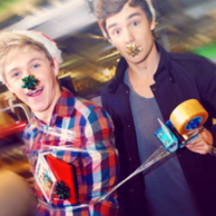 Sus sonrisas son las mías|People say, we shouldn't be together, to young to know about forever. But I say they don't know what they're talking about|Directioner