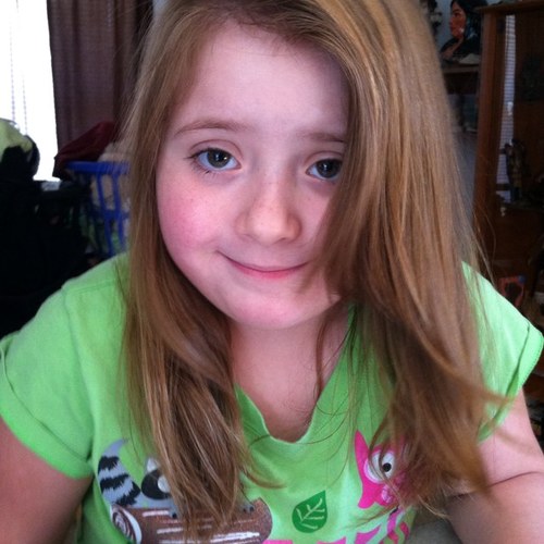 Im little fishy, and i like music and dance parties with my family. Also i love @JustinBieber :)