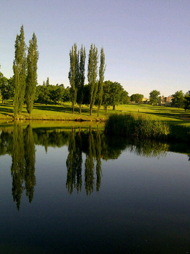 Crown Mines is a true test of golf. It’s a Gary Player design where 11of the 18-holes feature water hazards, making the 6914-meter par - 72layout challenging