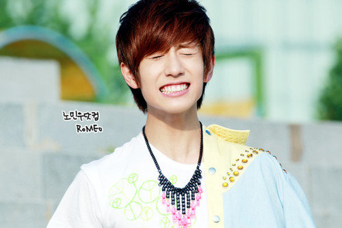 ผมมินวูนะครับ ผมหล่อน่ารักพูดมากหื่นมาก(?) ฟอลมาคุยกันสิครับ *ส่งจูบ*