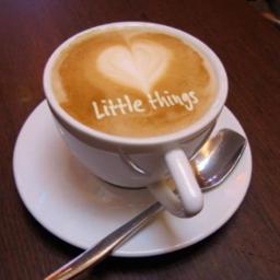 Escritora, sonhadora e dona de uma monstruosa confusão sentimental a frente de uma xícara de café. http://t.co/SApONO33