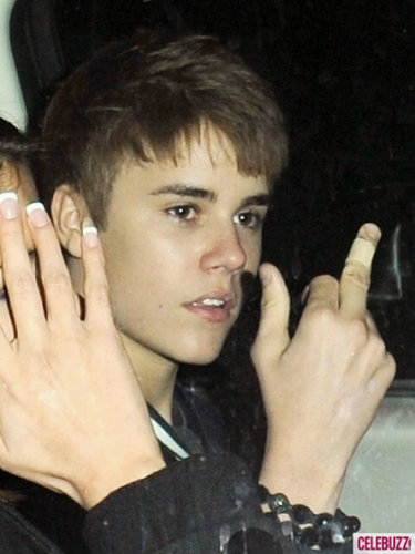 AntiDominators's profile picture. Odio a este chico que canta Beautiful you, si ese que copia a Justin Bieber y 1D sigueme si sientes lo mismo ;)