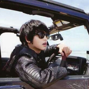 ♥♥ 김희철~KHC so i'm PETALs and what? I heart G-Dragon. Yaaa Kwon JiYong!! ㅋㅋㅋ