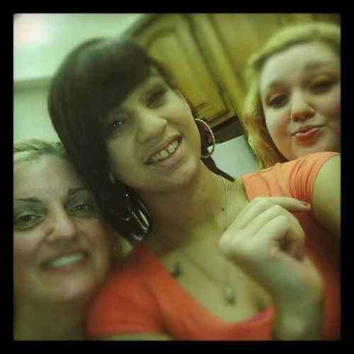 i get along wit pretty much everyone i am a ppl person lol (:
