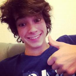 Eu ia fazer uma bio linda mas o tutu me chamou para assistir o jogo do gremio !! meu imagine: http://t.co/CtL1Z4zvc6
