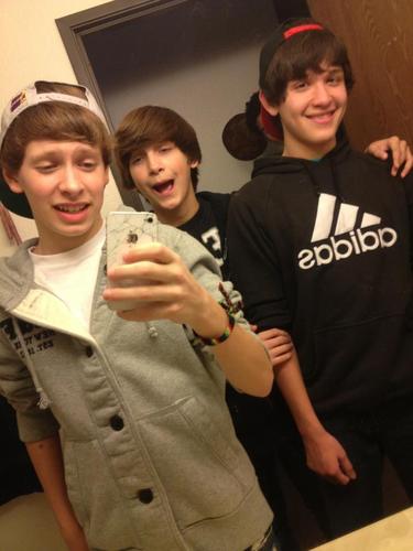 TannerScottLett's profile picture. Ehh i like turtles and i live in wisco so follow me guise