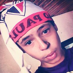 tenho olhos castanhos , Sou lindo , Sou alto , Curto miley cyrus , demi lovato , justin bieber ! sou da legalização pop teen ! e é isso ae ^^