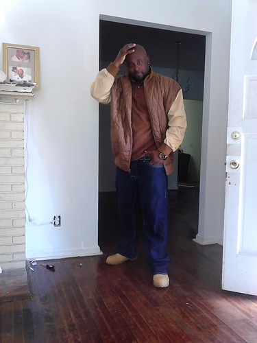 hard working father,bodyguard,& contractor. fellowz b ware I'm wat she wants git ya shit rite :-*