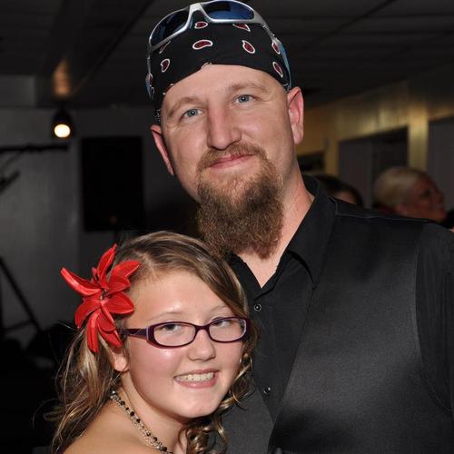 My name is Madison I go to Westville High School loves everything country also daddys girl