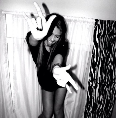 Just a brunette bitch livin' it up. ✌
XOXO